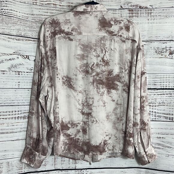 Grade & Gather Top Womens size Medium tie dye print Button up Blouse Rayon Shirt - Picture 5 of 10